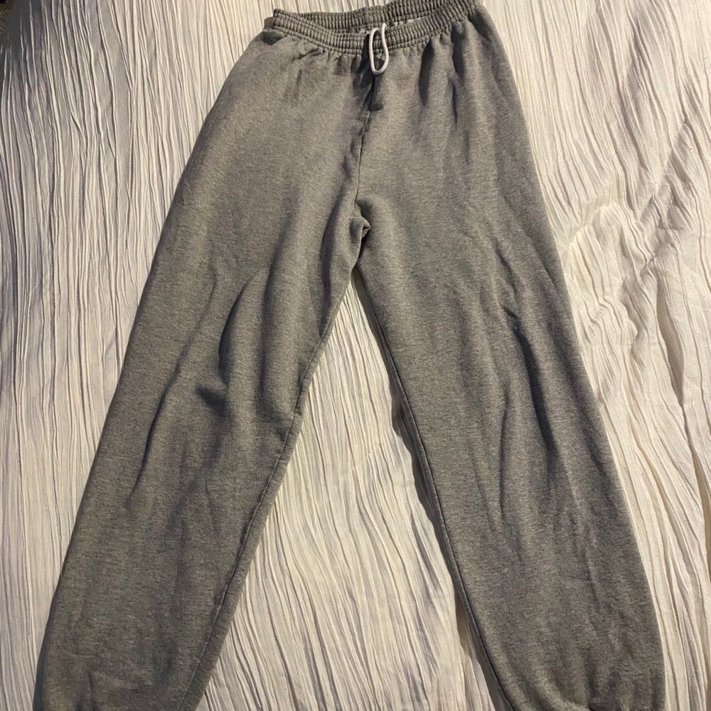 I am selling these grey sweatpants.